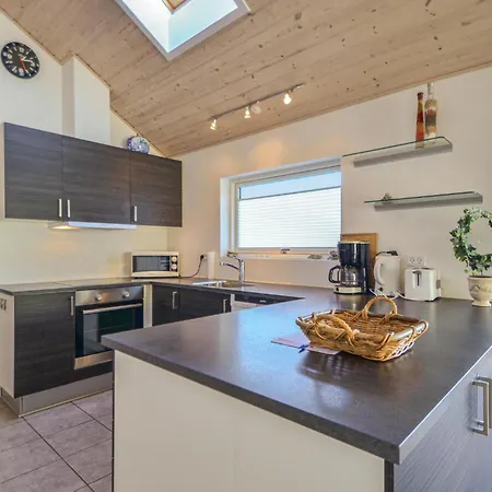 Beautiful Home In Ebeltoft With Sauna Prázdninový dům Ebeltoft