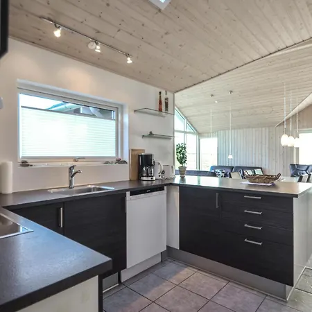 Beautiful Home In Ebeltoft With Sauna *