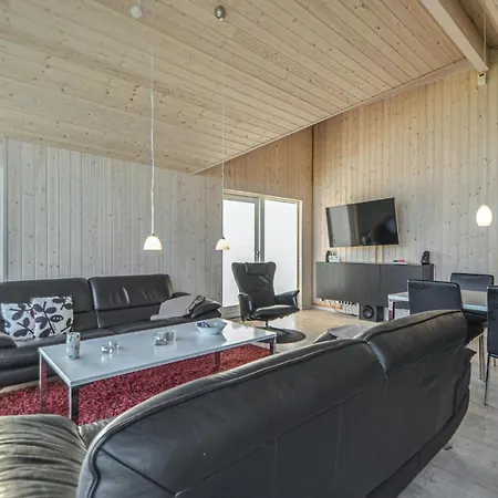 Beautiful Home In Ebeltoft With Sauna